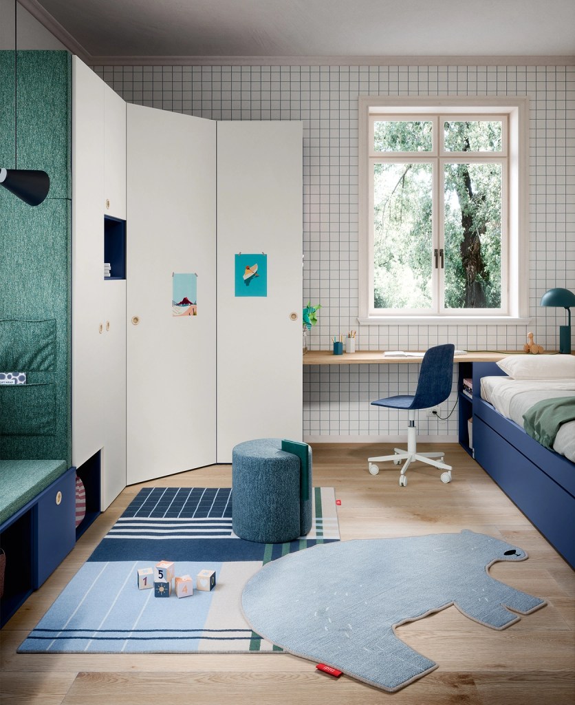 Composizione cameretta con armadio battente e angolo spogliatoio Elements Nidi